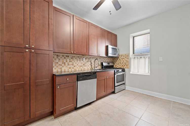 59-11 Queens Blvd #1L Woodside, NY 11377