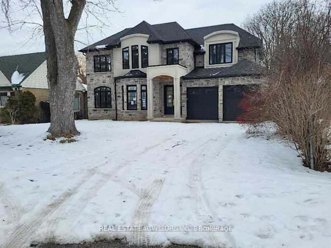 41 Heathfield Dr Toronto, ON M1M 3A9