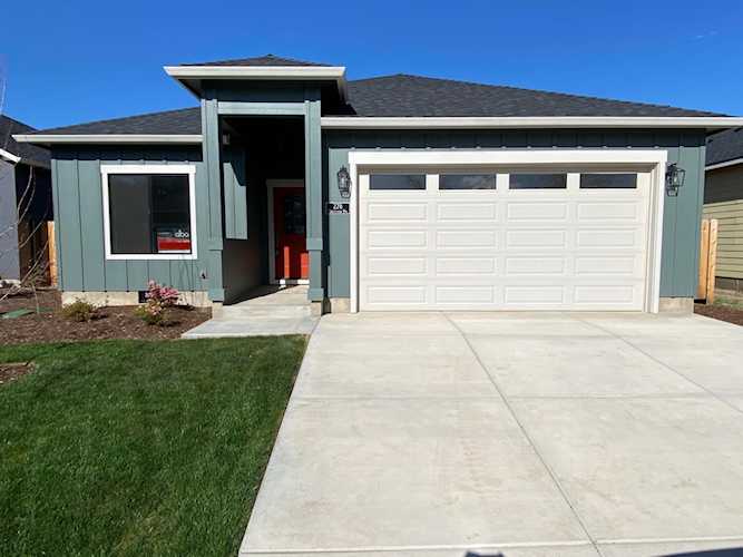 278 Christopher Way Talent, OR 97540