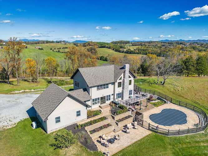 4213 Roanoke Daleville, VA 24083
