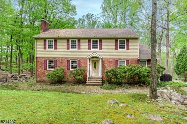22 Gravel Hill Rd - Home for Sale in Kinnelon Boro NJ Photo 1