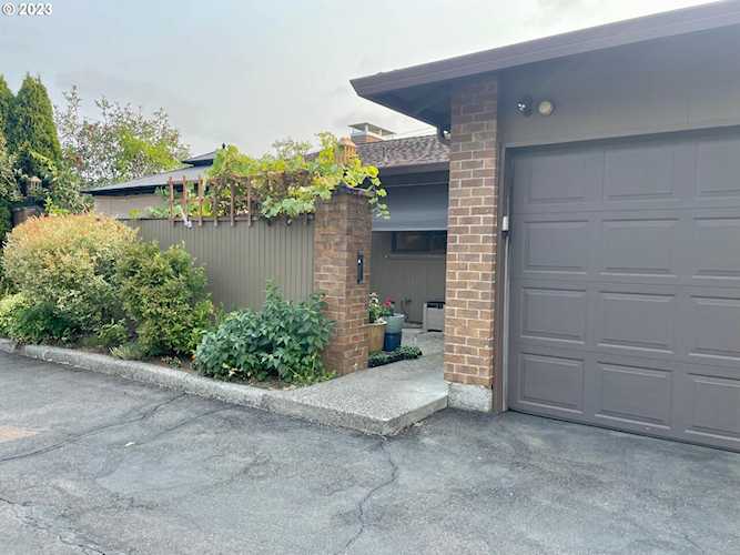 14725 NE Stanton CT Portland, OR 97230