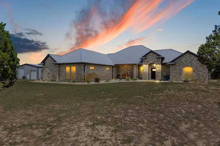 1216 Shady Oaks Circle Glen Rose, TX 76043