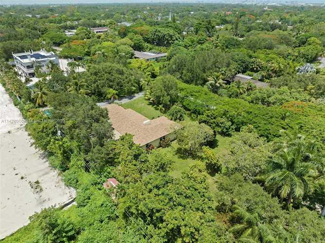 7450 SW 72nd Ct Miami, FL 33143