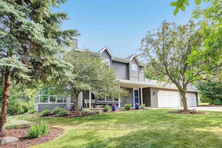 2465 Valley Heights Dr Green Bay, WI 54311 home for sale, MLS#50277936 - Dallaire Realty Photo 1