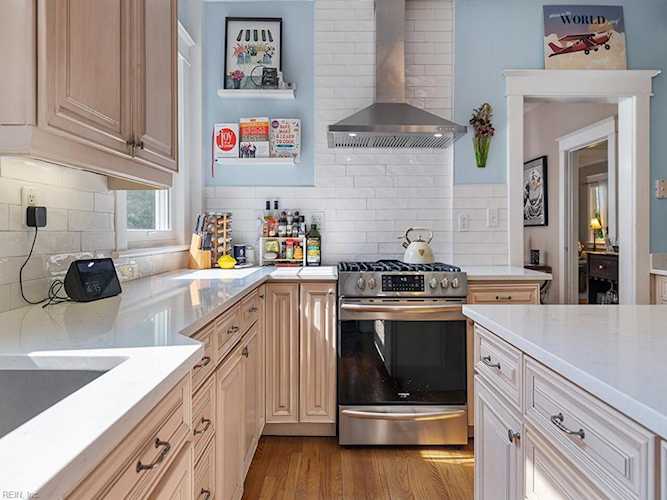 1105 Bedford Ave Norfolk, VA 23508 home for sale, MLS#10497420 - Crescas Real Estate Photo 1