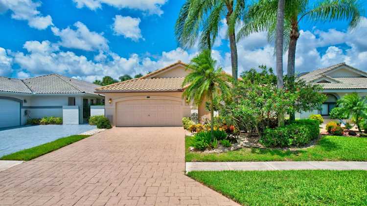 7913 Dundee Lane Delray Beach, FL 33446