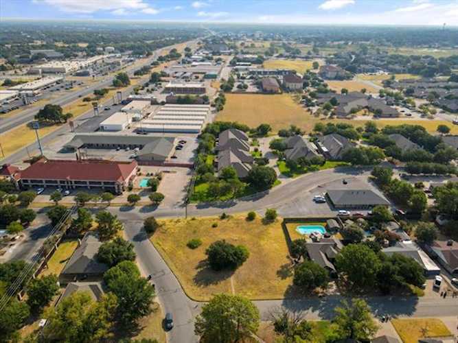 901 Meadowlark Lane Granbury, TX 76048