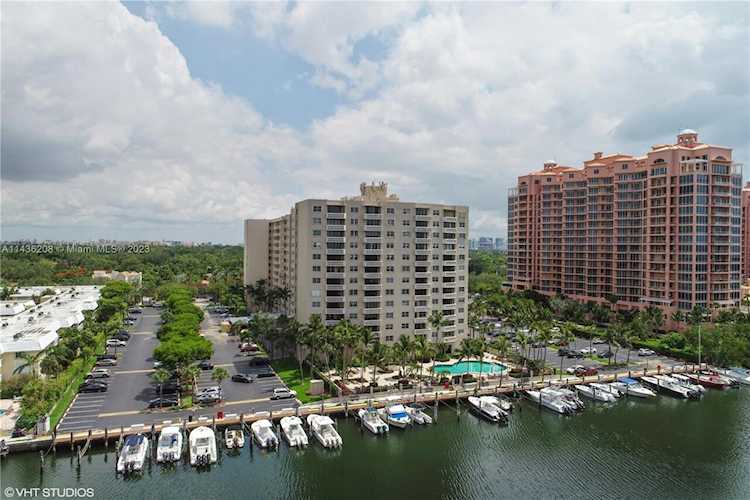 90 Edgewater Dr #915 Coral Gables, FL 33133