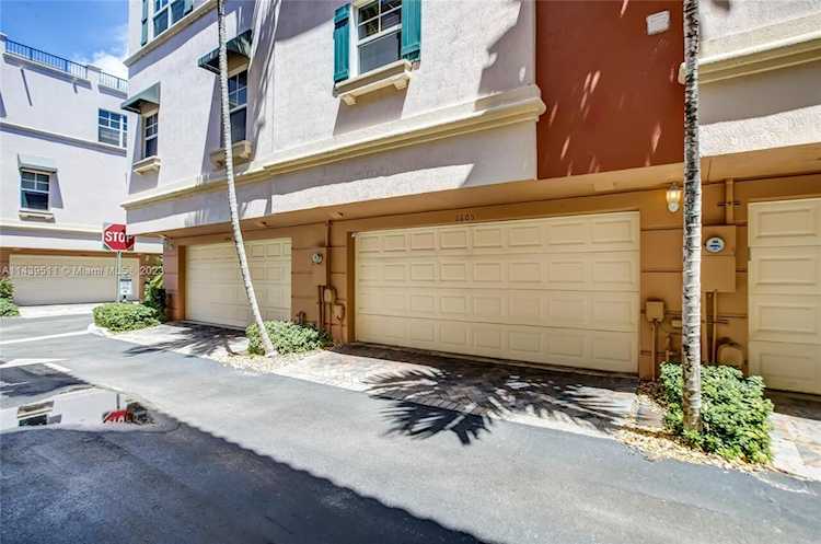 1033 NE 17th Way #1605 Fort Lauderdale, FL 33304