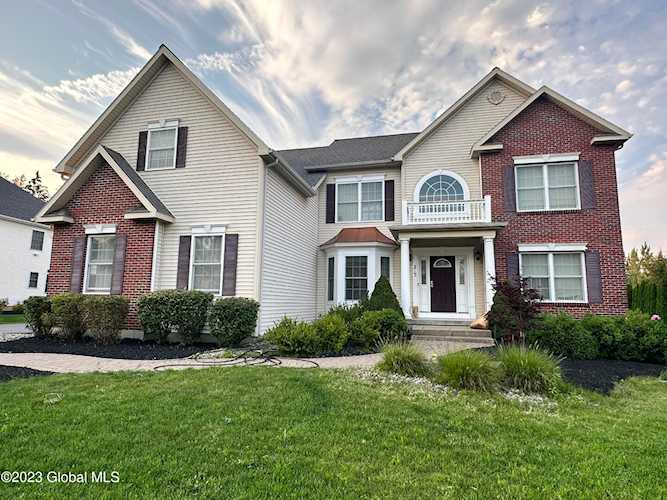 213 Brittany Place Niskayuna, NY 12309