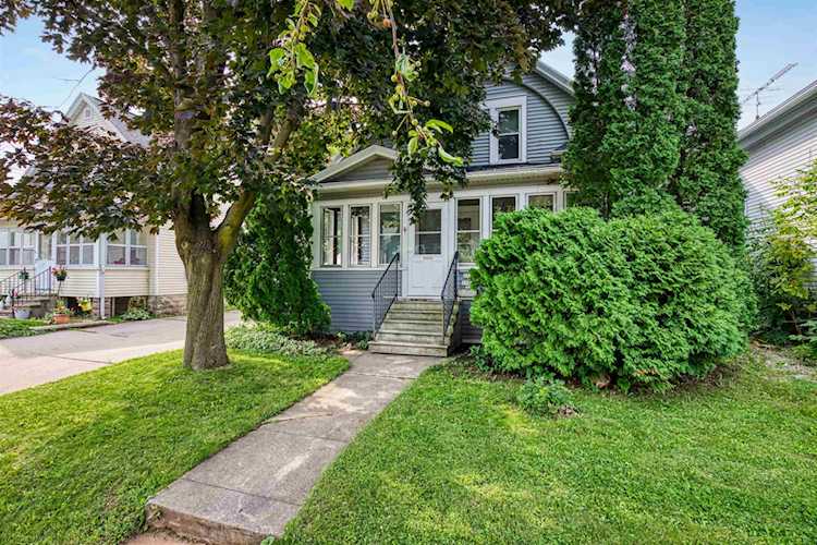 253 W 16th Ave Oshkosh, City of Oshkosh, WI 54902-6967