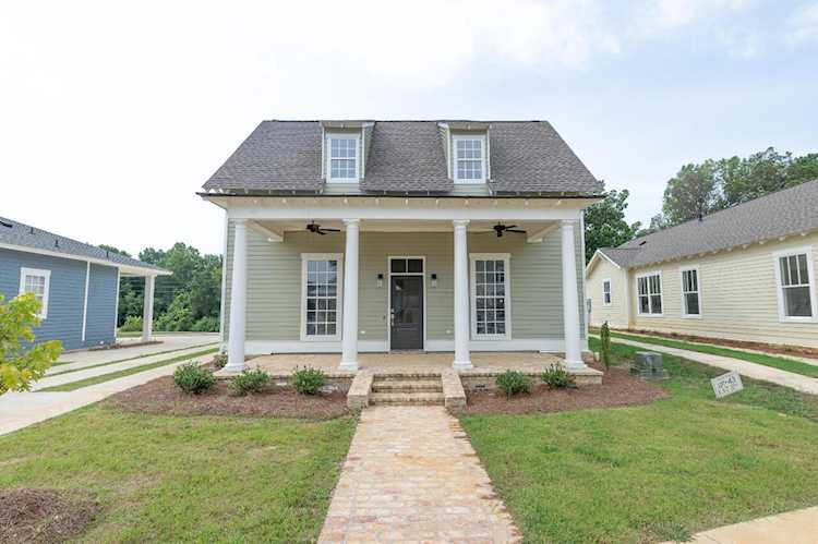137 Carriage Lane Starkville, MS 39759