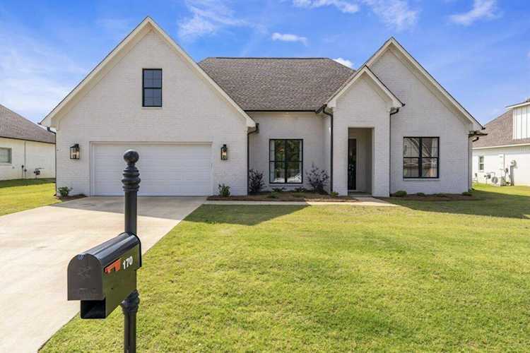 170 Ridgeway Dr Starkville, MS 39759