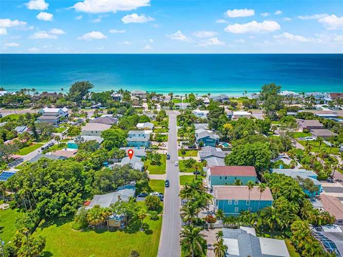 112 6th St Belleair Beach, FL 33786