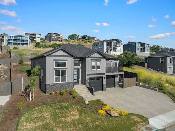 531 La Strada Circle Medford, OR 97504