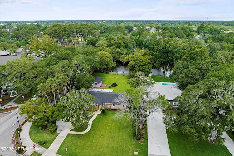 870 Seminole RD Atlantic Beach, FL 32233