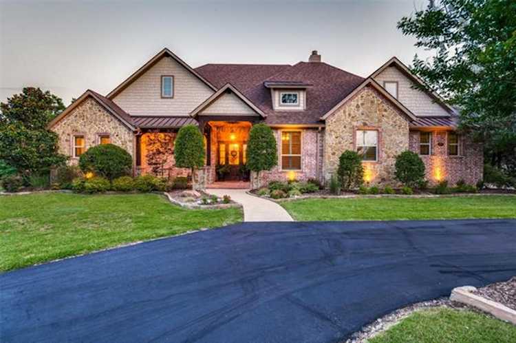 901 Oak Drive Flower Mound, TX 75028