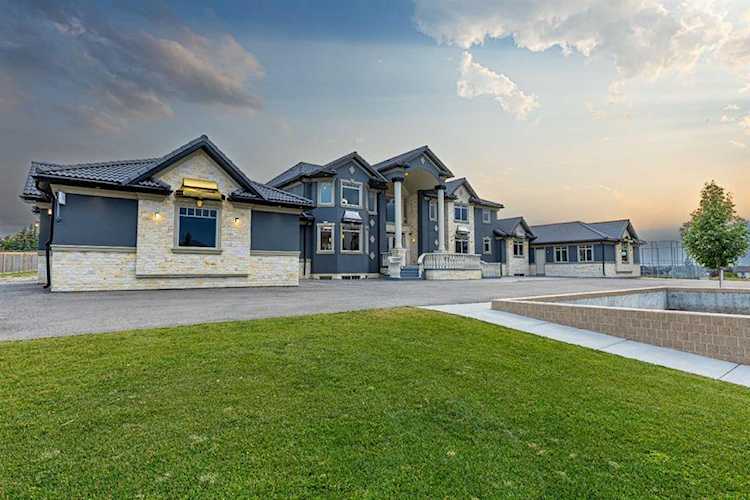 15 Hilltop Cove Rural Rocky View County, AB T1X 2B8