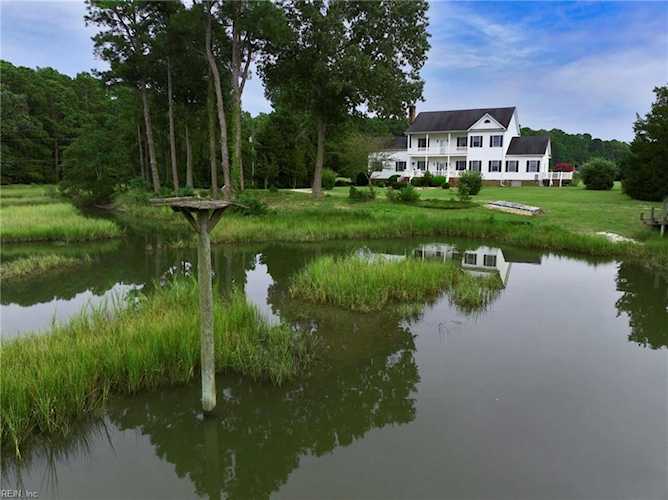8895 N River Rd Gloucester, VA 23061
