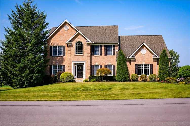 5002 Farmview Dr home for sale in Schnecksville, PA - Homeway Real Estate Photo 1
