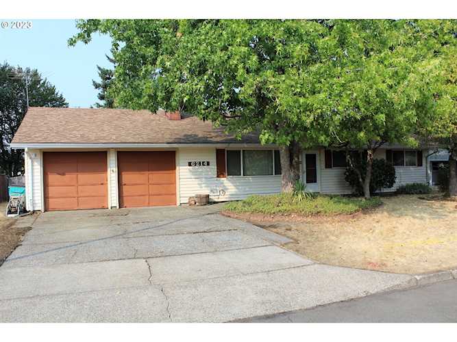 Buy, sell, or invest in property with Donna Roberts Group. Professional real estate services in Camas, WA & surrounding counties as well as Portland, OR Photo 1