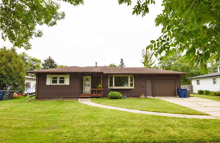 1107 24th Ave S Moorhead, MN 56560 | MLS 23-3916 Photo 1