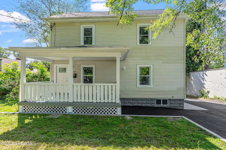 1033 Balltown Rd Niskayuna, NY 12309