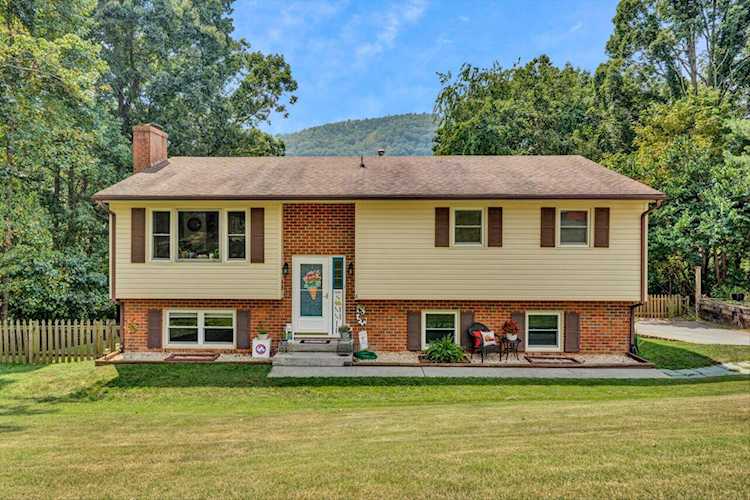 6 Daleview Daleville, VA 24083