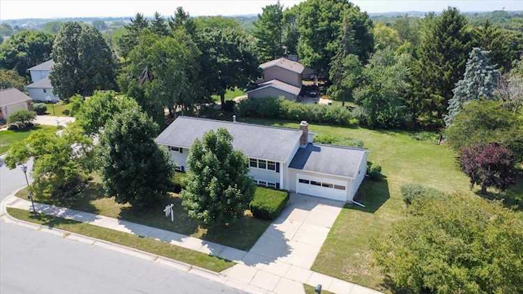 702 N Musket Ridge Dr Sun Prairie, WI 53590