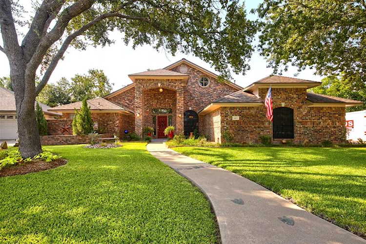 1403 Willow Brook TRL Taylor, TX 76574