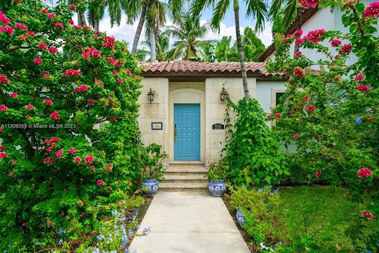 2111 Regatta Ave Miami Beach, FL 33140