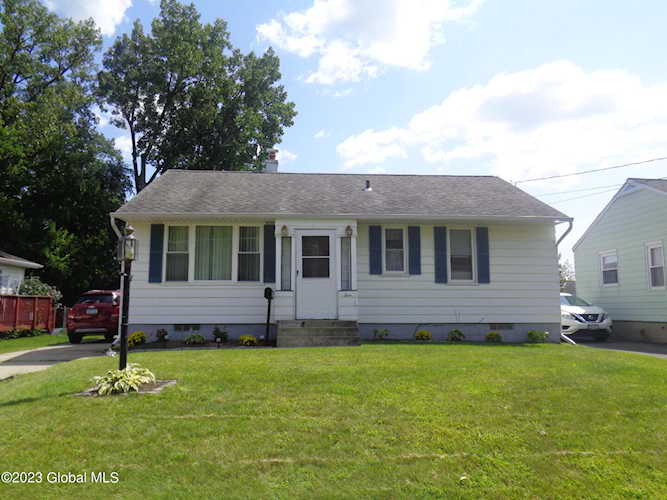 5 Admiral St Colonie, NY 12205