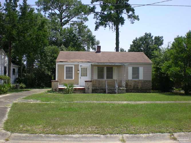 1321 E Scott St Pensacola, FL 32503