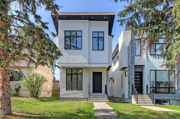 1433 26A St SW Calgary, AB T2T 4H7