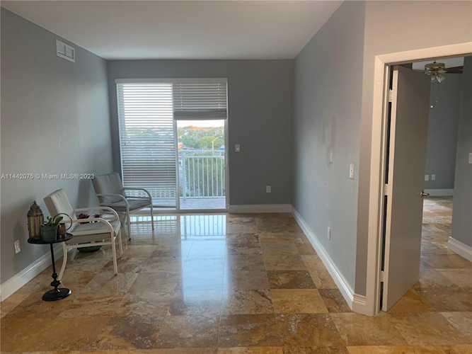 7280 SW 90th St #504 Miami, FL 33156