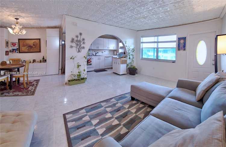 160 NE 203rd Ter #22 Miami Gardens, FL 33179