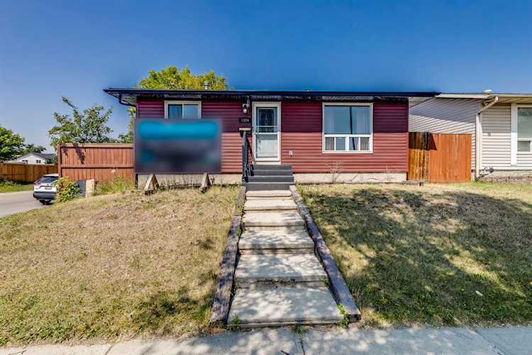 1324 Falconridge Dr NE Calgary, AB T3J1J1