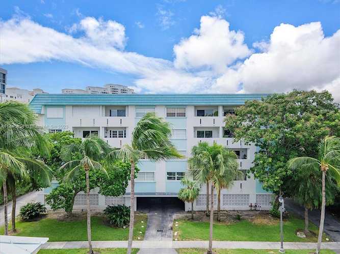 300 Galen Dr #402 Key Biscayne, FL 33149