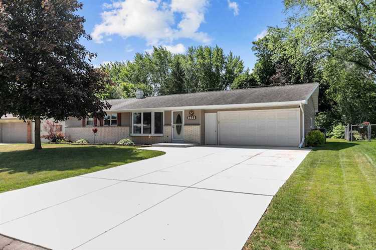 1421 Glen Rd Ashwaubenon, WI 54313-5611 home for sale, MLS#50277395 - Dallaire Realty Photo 1
