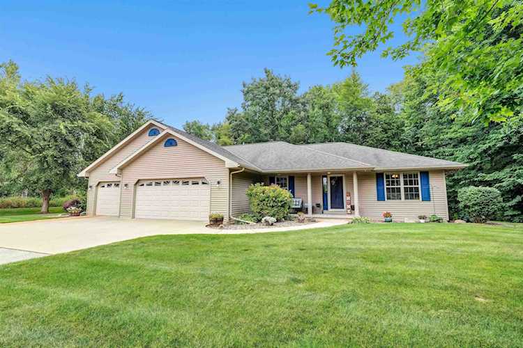 356 Falcon Circle Pulaski, Town of Chase, WI 54162