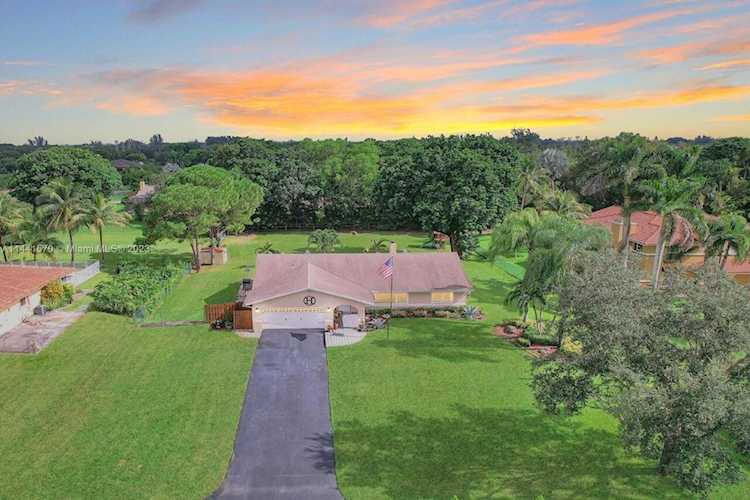 9701 NW 26th Ct Cooper City, FL 33024