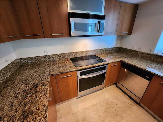9055 SW 73rd Ct #2001 Miami, FL 33156