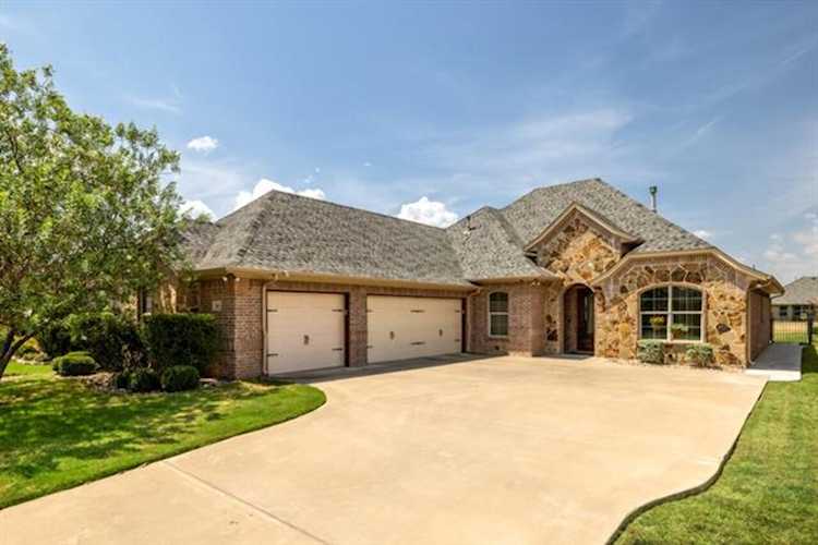 303 Paddle Boat Drive Granbury, TX 76049