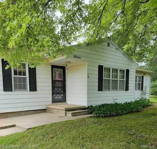 15544 Falk Rd in Holly Twp, MI Photo 1