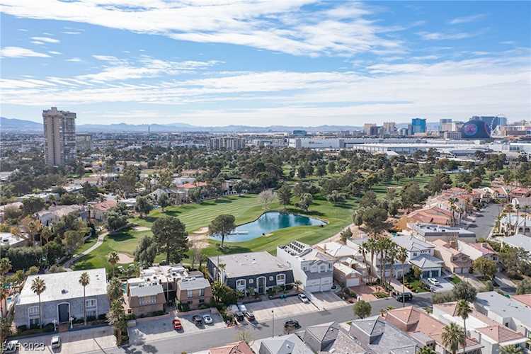915 Vegas Valley Dr #4 Las Vegas, NV 89109