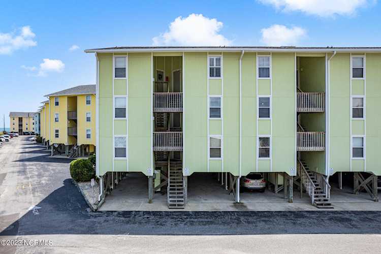 918 N New River Dr Surf City, NC 28445
