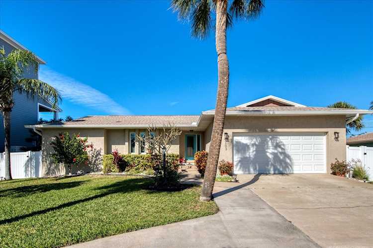 103 15th St Belleair Beach, FL 33786