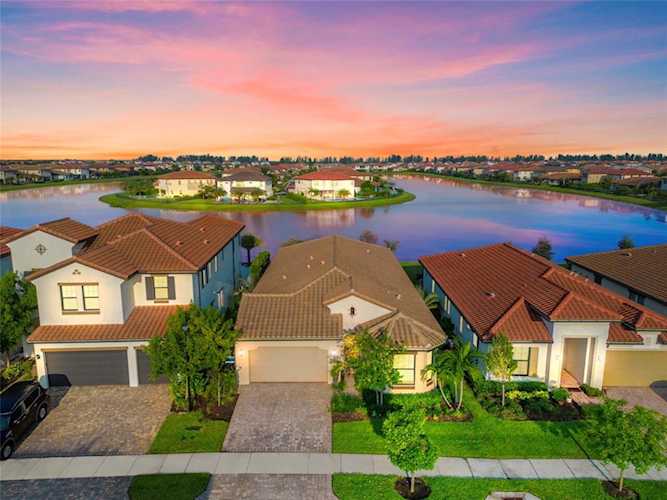 8785 E Baypoint Cir Parkland, FL 33076