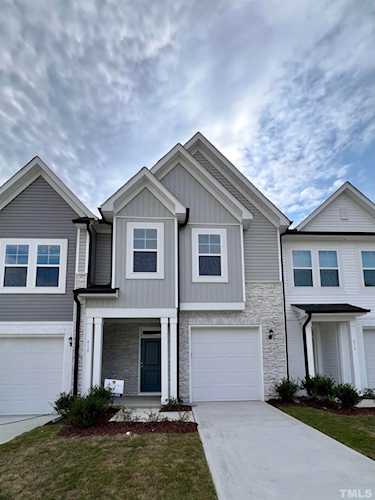418 Barrington Row Avenue Zebulon, NC 27597